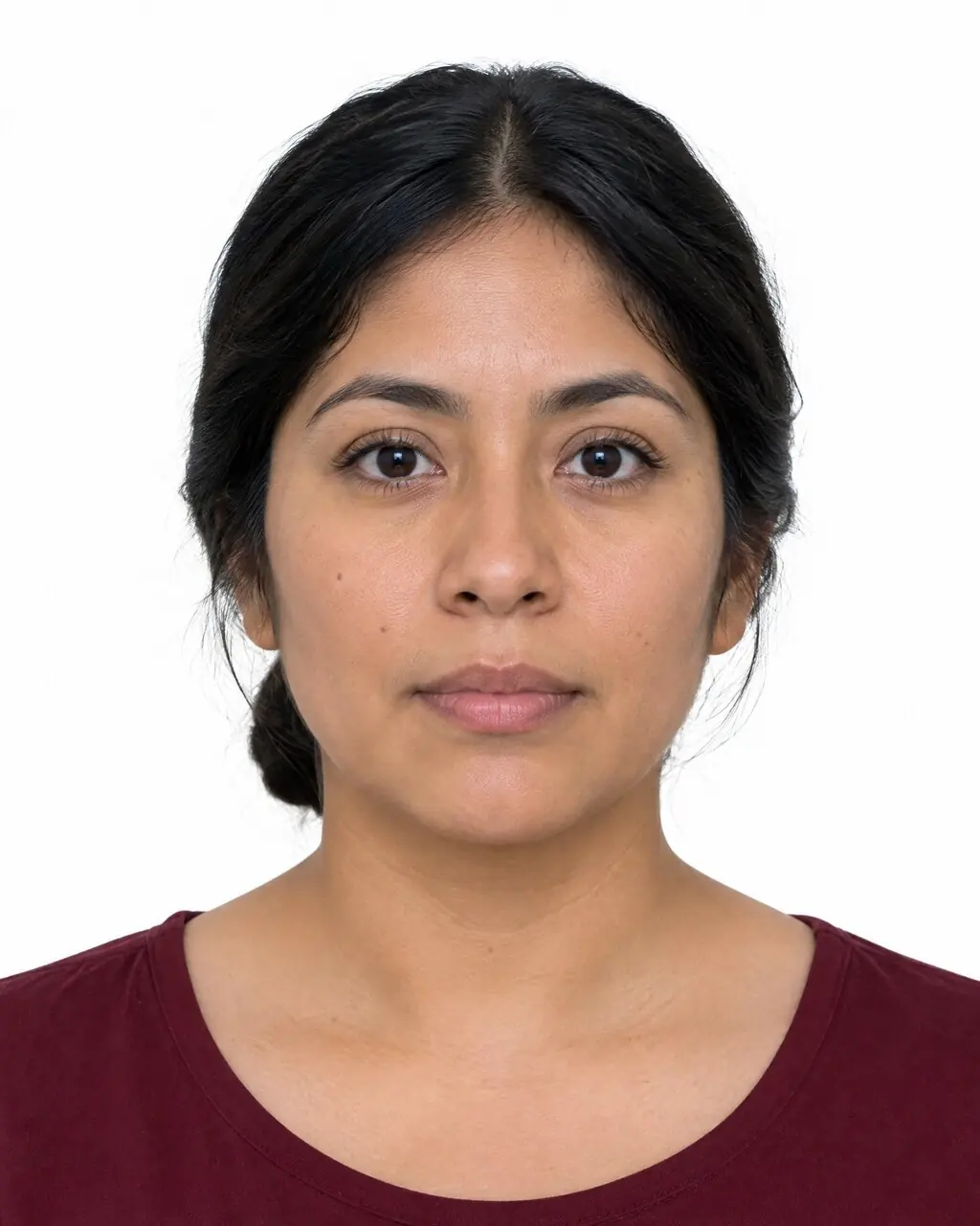 Foto tipo pasaporte de mujer de pelo rizado