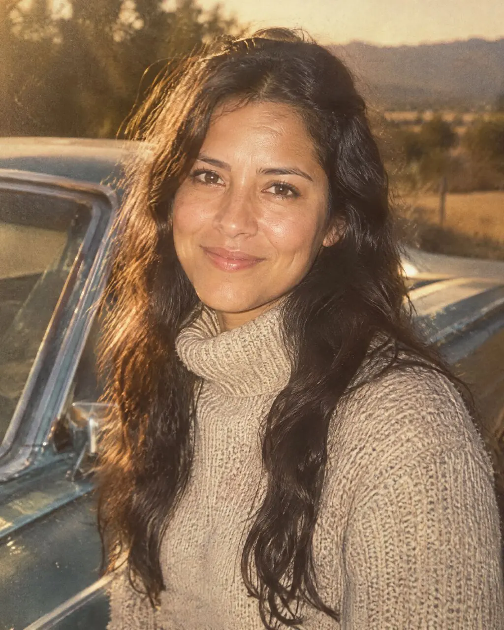 Efecto foto antigua de mujer con grano de película y colores gastados